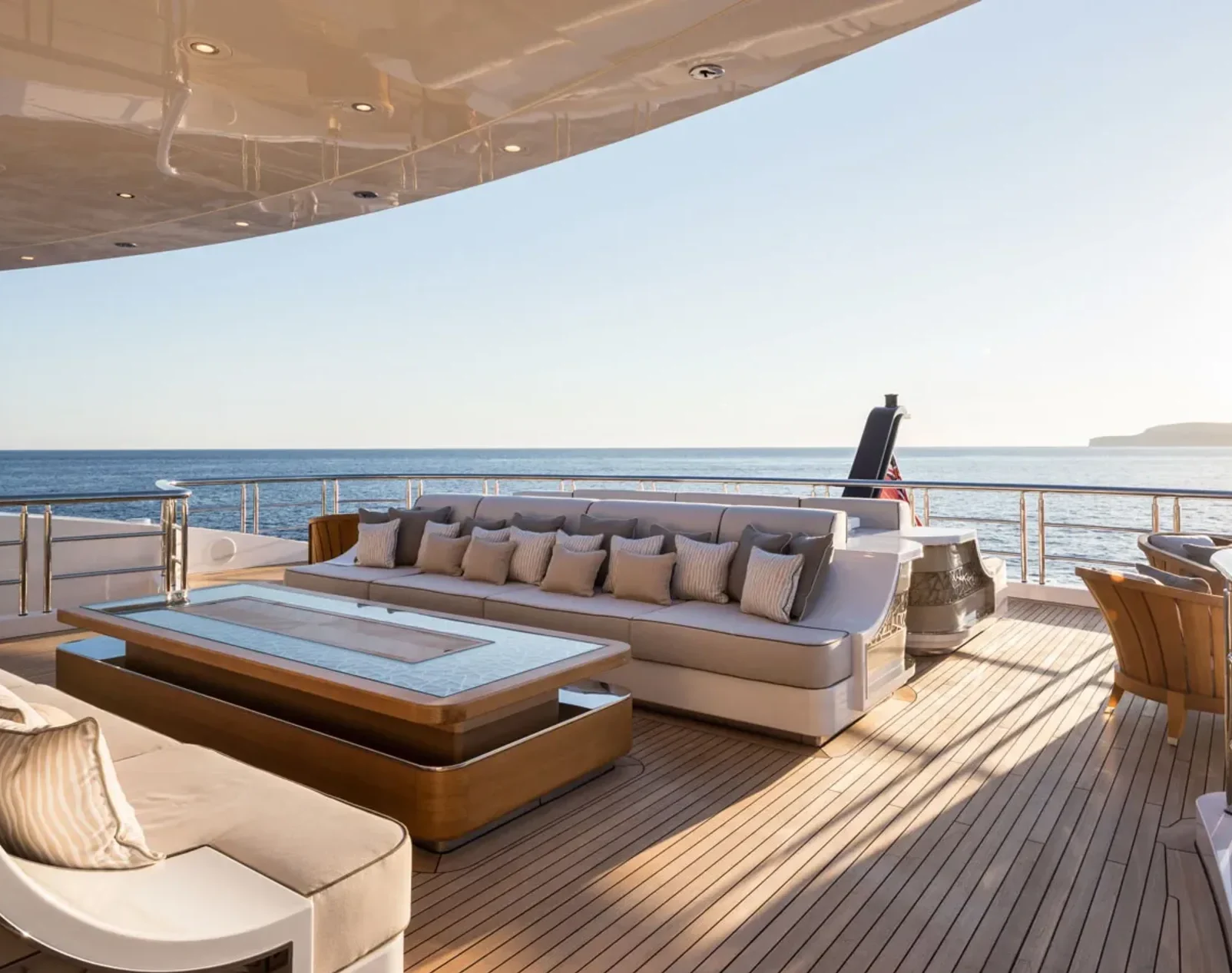 yacht-mar-exterior-05_bwbsdj